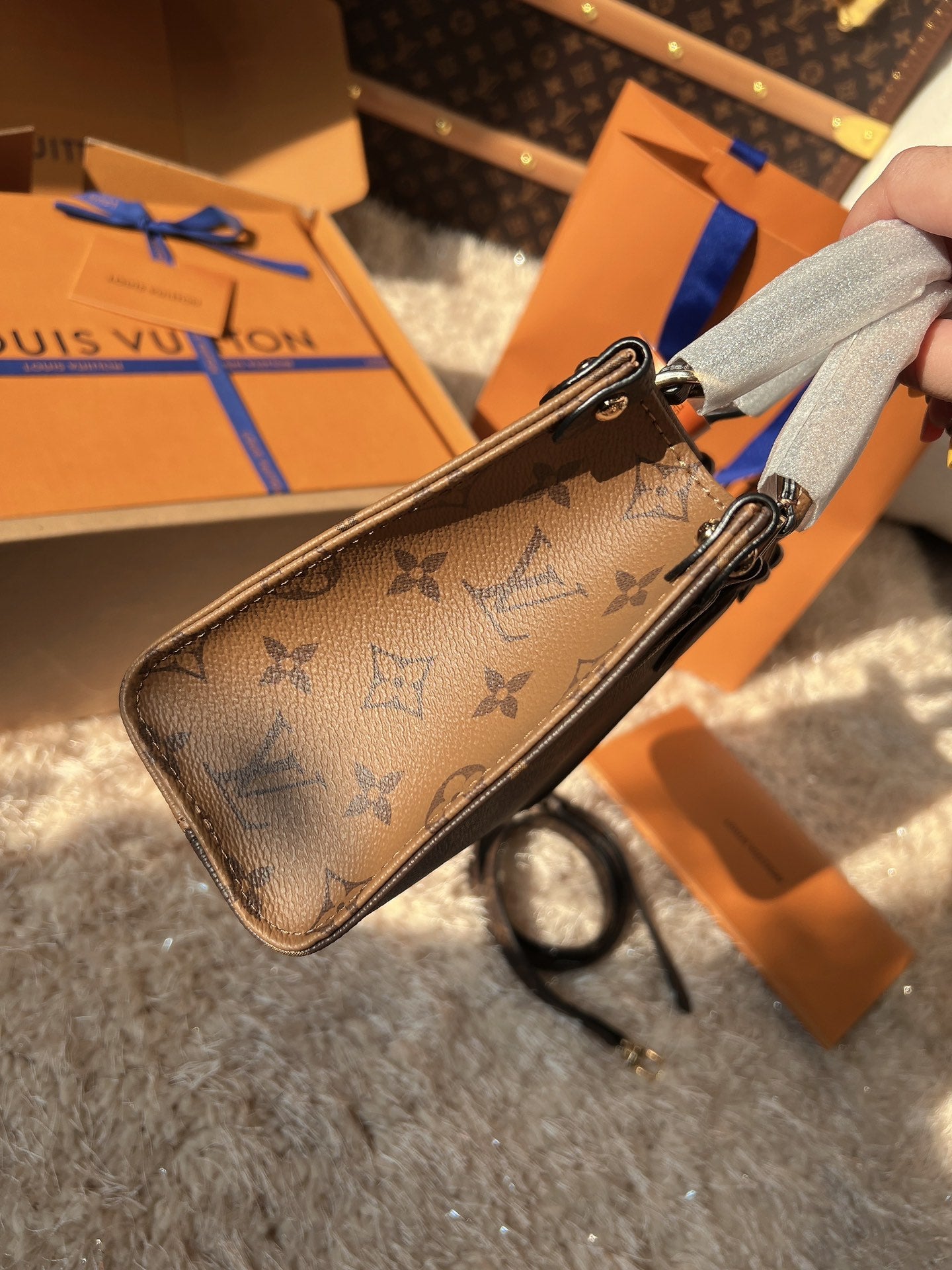 LV OnTheGo PM Monogram Reverse Canvas Tote Handle Bag with Leather Trim and Shoulder Strap (18 x 15 x 8.5) cm